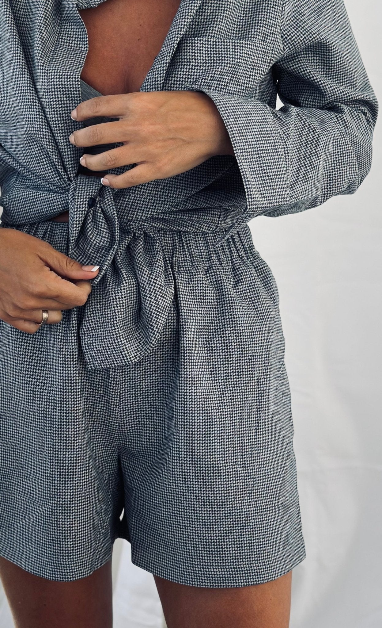 A. LINEN BLEND SHORTS “IDILI”
