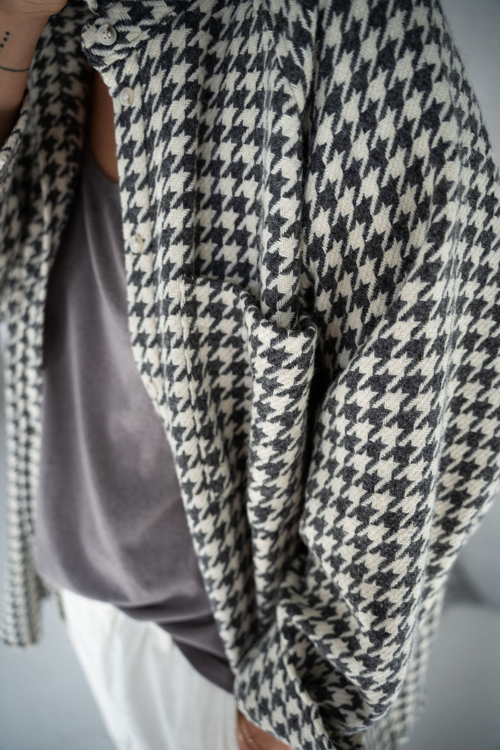 AN URBAN WOOL-BLEND SHACKET
