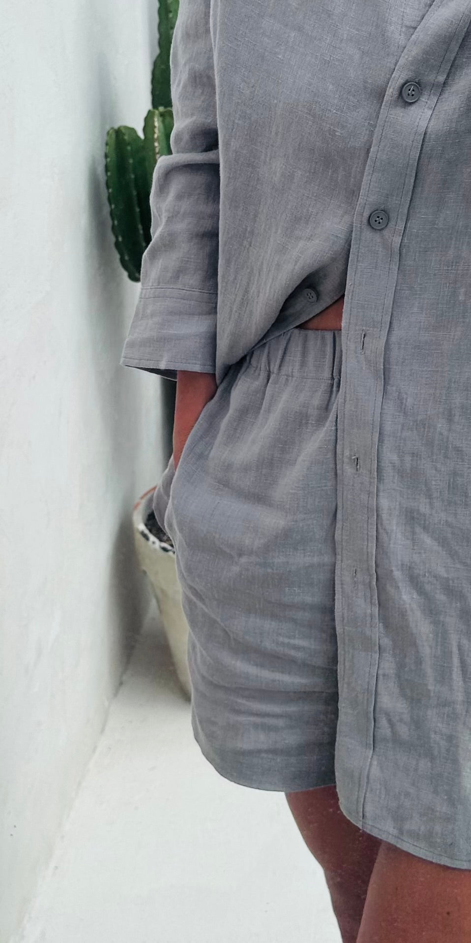 LINEN SHORTS “SILENCE”