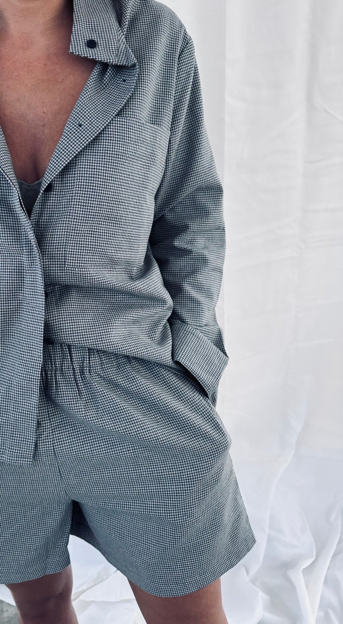 A. LINEN BLEND SHORTS “IDILI”