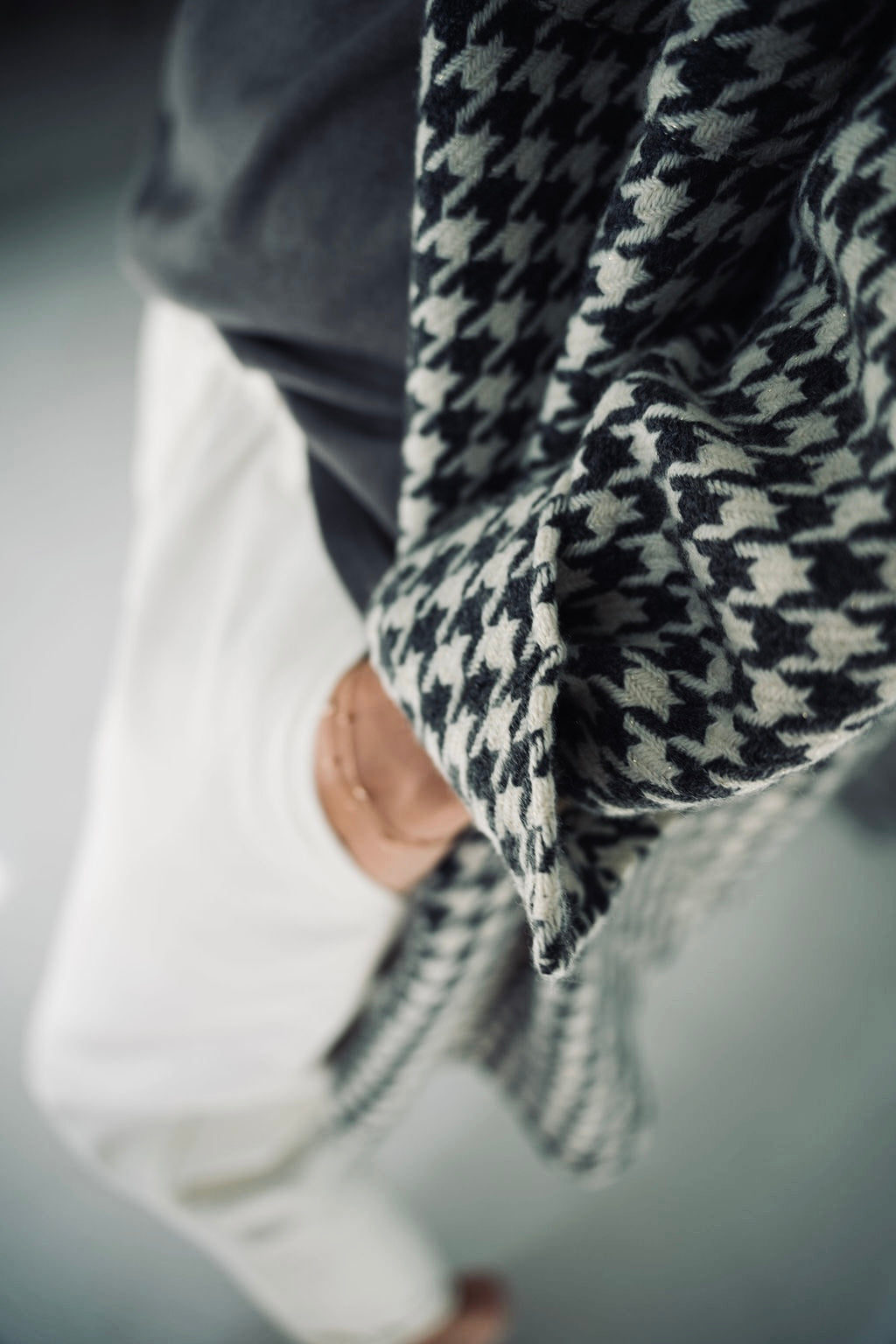 AN URBAN WOOL-BLEND SHACKET