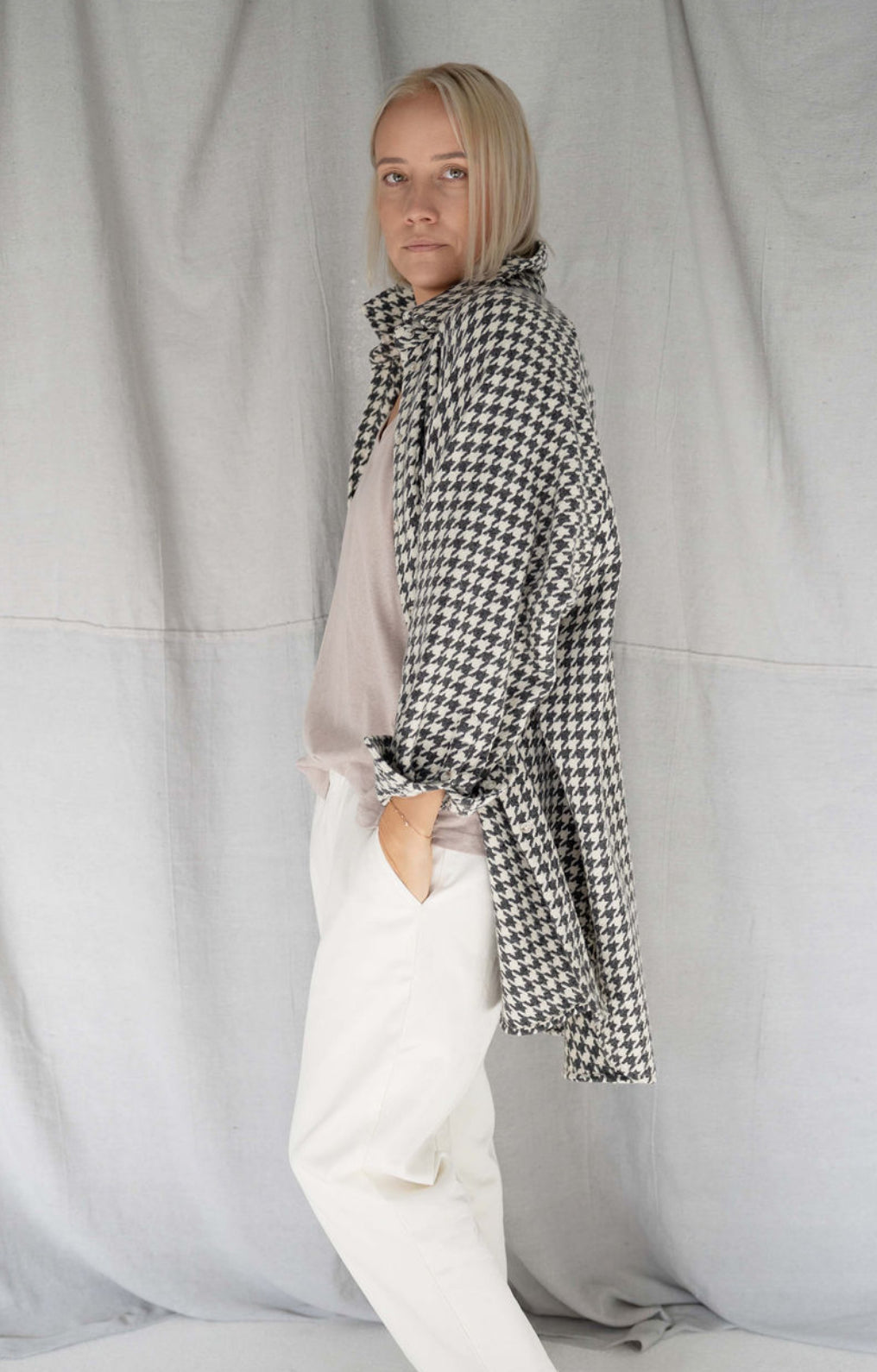 AN URBAN WOOL-BLEND SHACKET