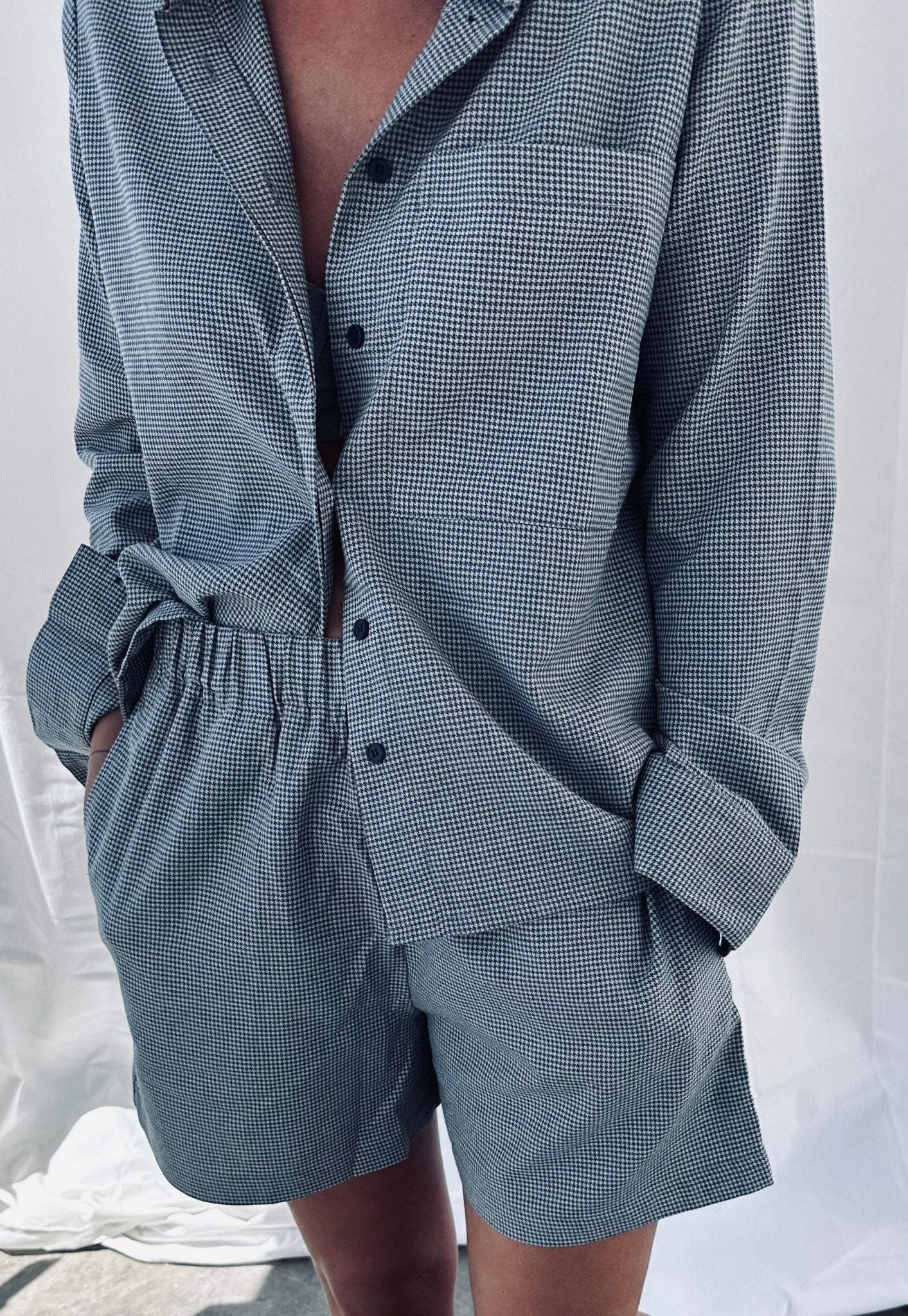 A. LINEN BLEND SHORTS “IDILI”