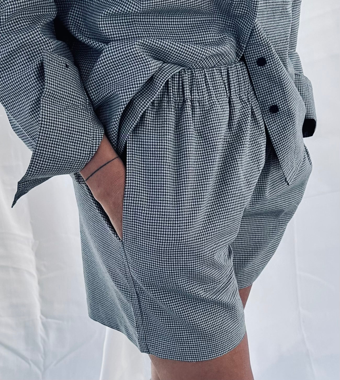 A. LINEN BLEND SHORTS “IDILI”