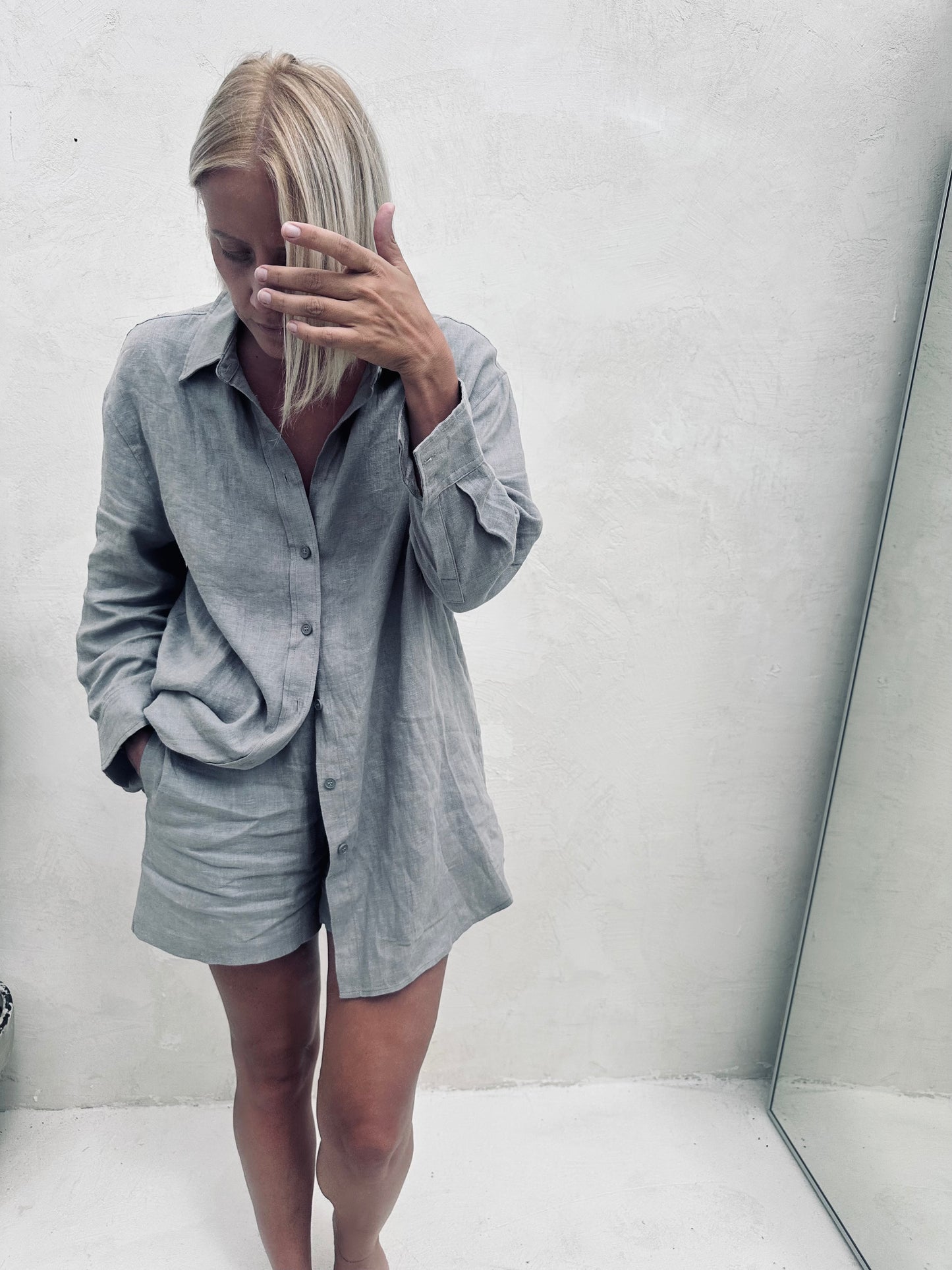 LINEN SHORTS “SILENCE”