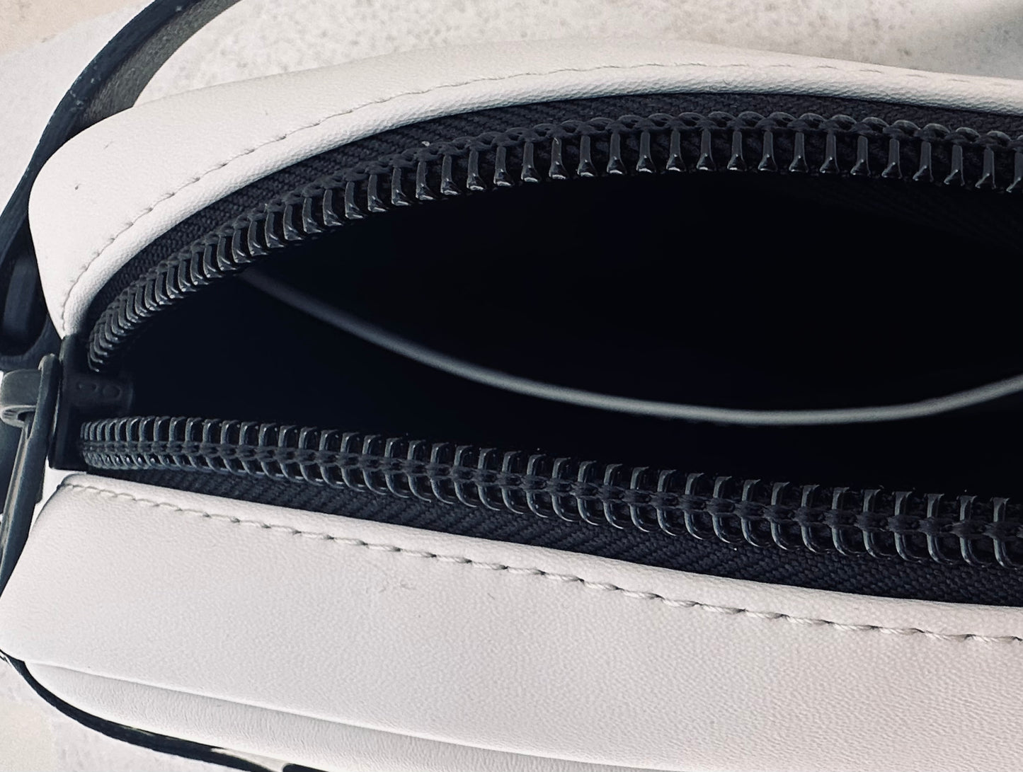 Zipper and inside pocket of the bag