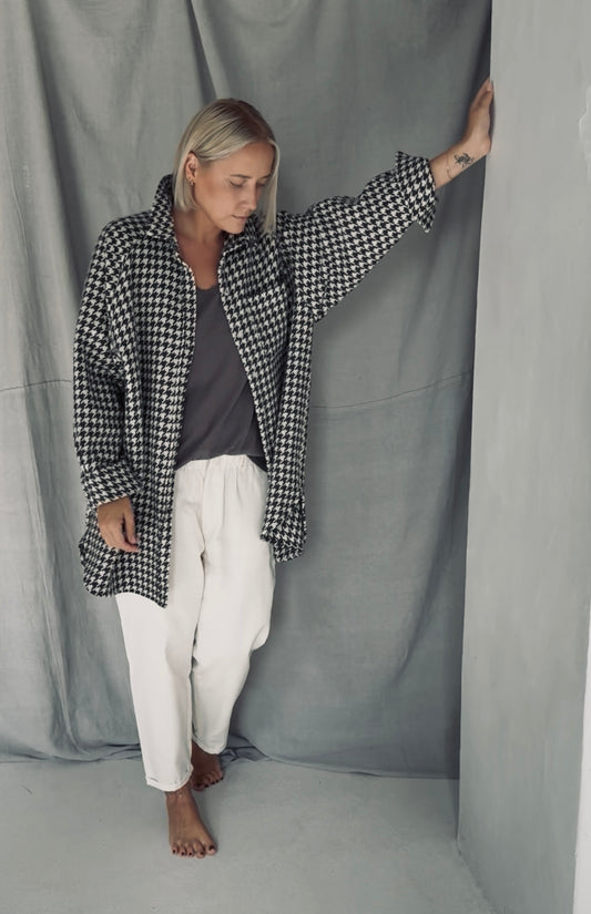 AN URBAN WOOL-BLEND SHACKET